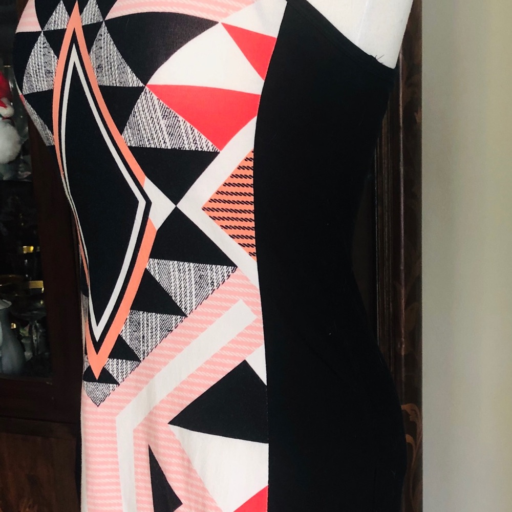 Express block dress - Picture 2 of 5